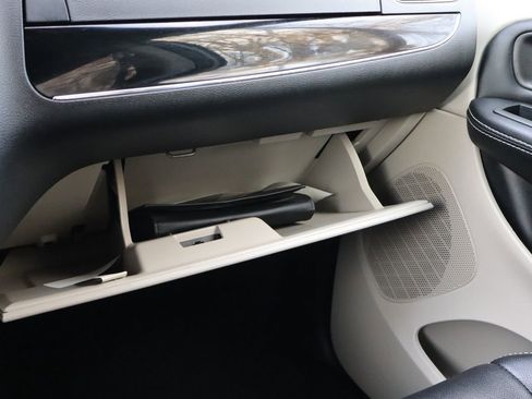 Used 2018 Dodge Grand Caravan SXT w/ Rear Park Assist Package image 36