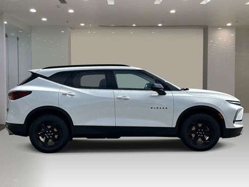 Used 2023 Chevrolet Blazer LT w/ Convenience Package FWD image 5