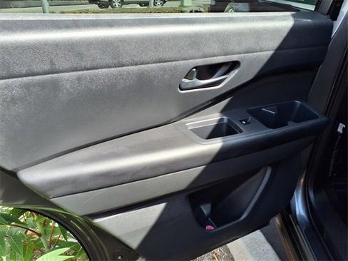 Used 2024 Nissan Pathfinder SV image 18