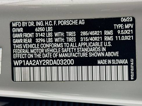 Certified 2024 Porsche Cayenne AWD/4WD image 33