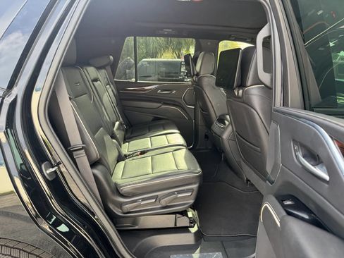 Used 2021 Cadillac Escalade Premium Luxury AWD/4WD image 12