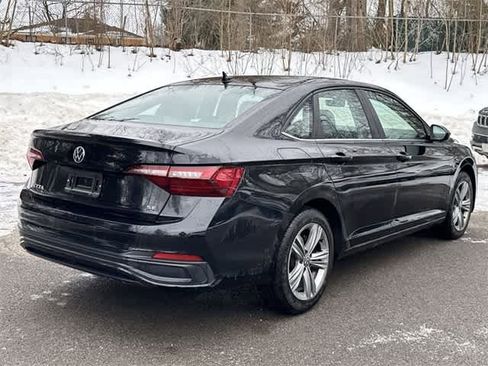 Used 2024 Volkswagen Jetta SE image 22