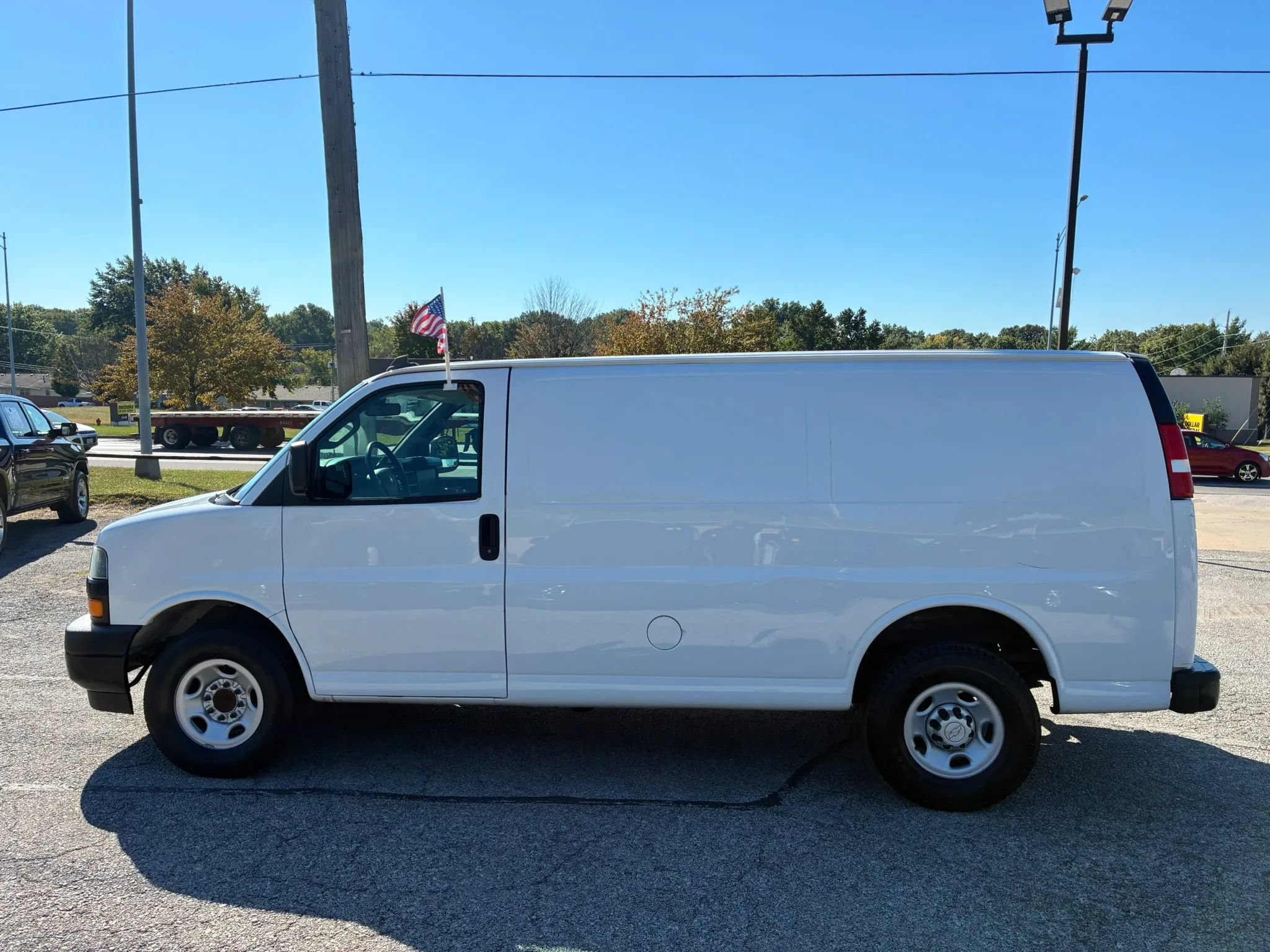 Used 2019 Chevrolet Express 2500 RWD image 4