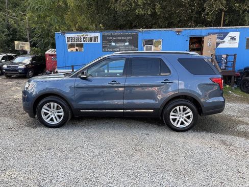 Used 2018 Ford Explorer XLT w/ Equipment Group 202A AWD/4WD image 2
