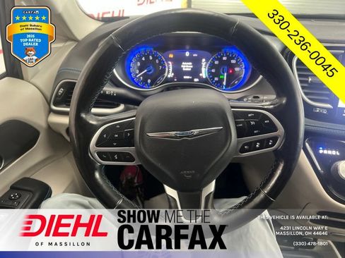 Used 2021 Chrysler Pacifica Touring w/ Cold Weather Group FWD image 28