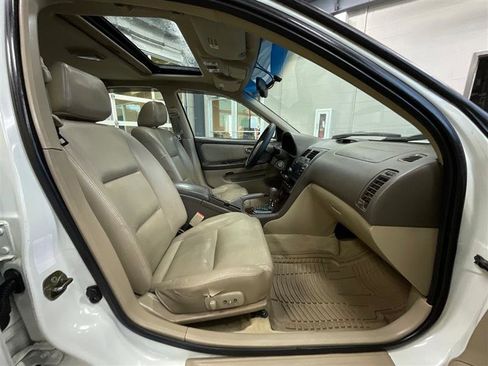 Used 2002 Nissan Maxima GLE image 24