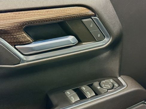 Used 2023 Chevrolet Silverado 1500 LT image 15