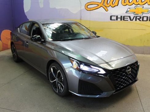 Used 2023 Nissan Altima 2.5 SR image 4