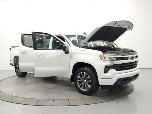 Used 2025 Chevrolet Silverado 1500 RST AWD/4WD image 9
