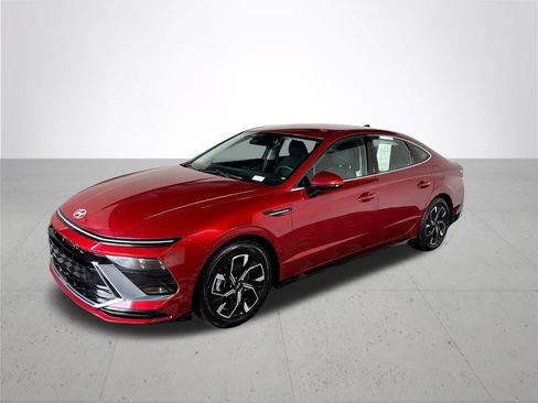 Used 2025 Hyundai Sonata SEL FWD image 2