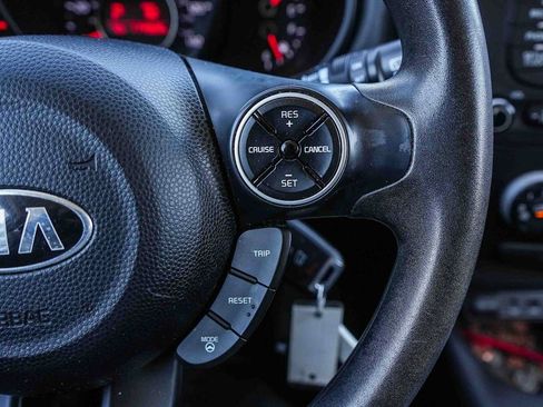Used 2014 Kia Soul FWD image 21