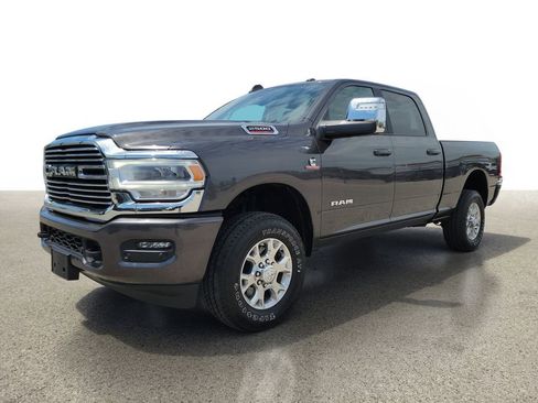 Used 2024 RAM 2500 Laramie AWD/4WD image 2