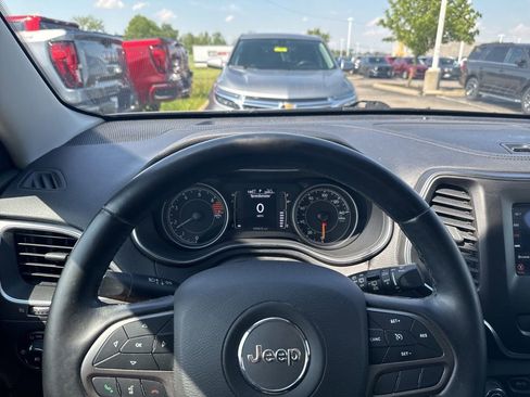 Used 2020 Jeep Cherokee Latitude Plus w/ Cold Weather Group AWD/4WD image 12