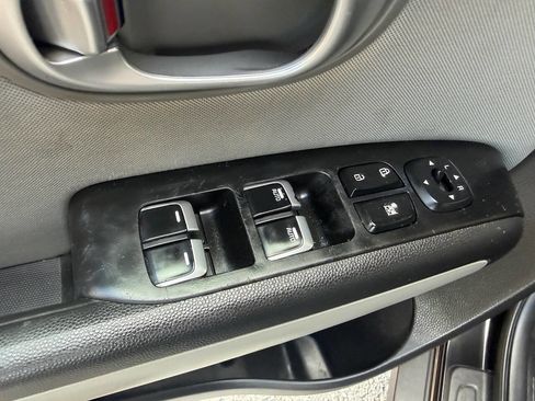 Used 2017 Kia Soul + FWD image 17