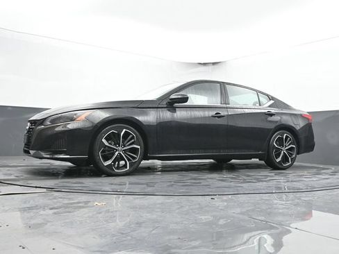 Used 2024 Nissan Altima 2.5 SR FWD image 48