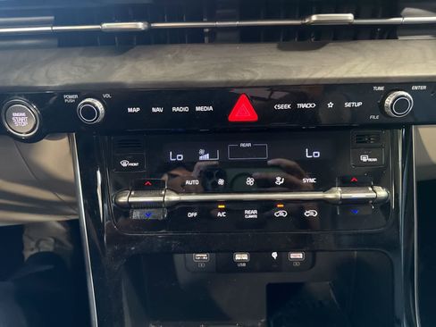 Used 2024 Kia Carnival EX image 22