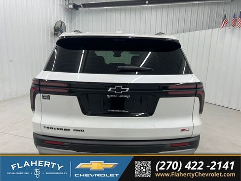 Used 2025 Chevrolet Traverse Z71 w/ Enhanced Driving Package AWD/4WD image 4