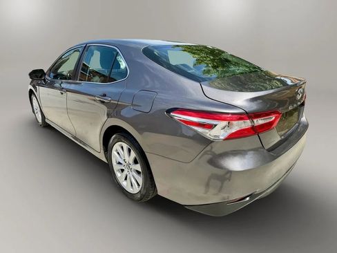 Used 2018 Toyota Camry LE FWD image 4