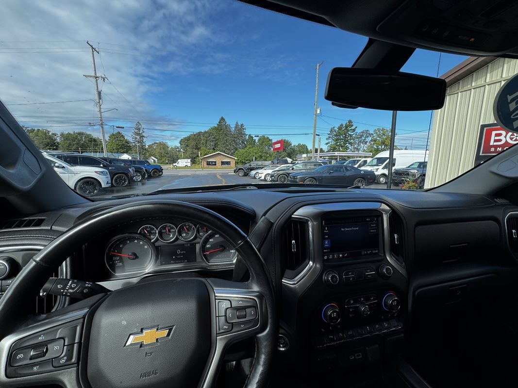 Used 2021 Chevrolet Silverado 1500 LTZ AWD/4WD image 25