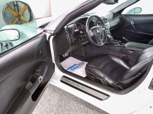Used 2009 Chevrolet Corvette Coupe w/ Z51 Performance Package RWD image 3