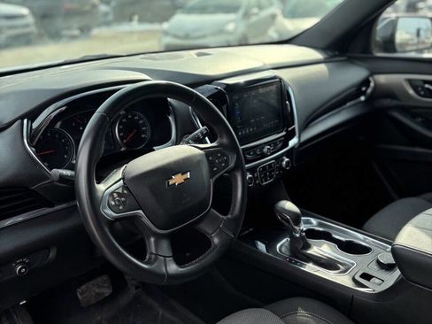 Used 2023 Chevrolet Traverse LT image 9