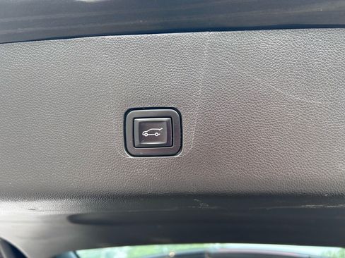 Used 2021 Chevrolet Traverse LT AWD/4WD image 17