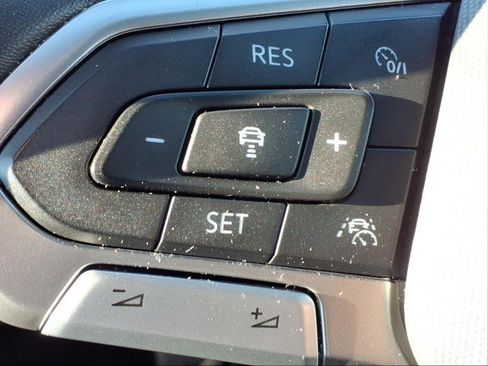 Certified 2023 Volkswagen Tiguan SE R-Line image 22