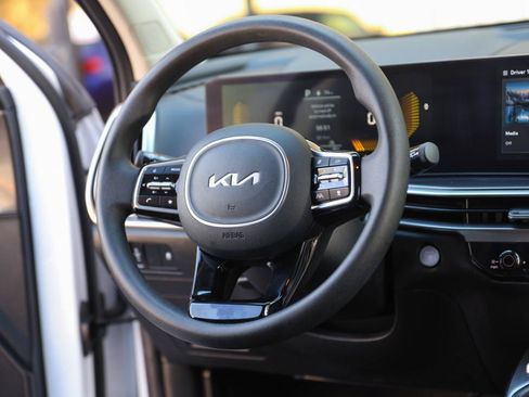 Used 2025 Kia Sorento LX FWD image 25