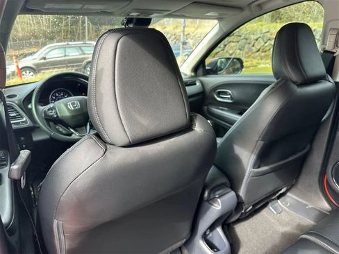 Used 2020 Honda HR-V Touring image 10