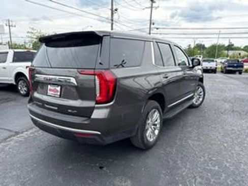 Used 2021 GMC Yukon SLT w/ SLT Luxury Plus Package AWD/4WD image 3