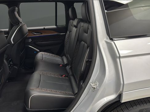 Used 2024 Jeep Grand Cherokee Summit AWD/4WD image 24