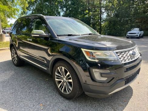 Used 2017 Ford Explorer Platinum AWD/4WD image 2