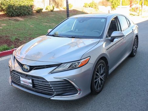 Used 2022 Toyota Camry XLE image 8