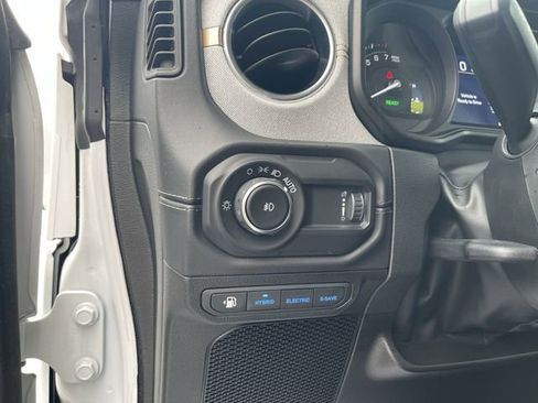 Used 2025 Jeep Wrangler Unlimited Sahara AWD/4WD image 18