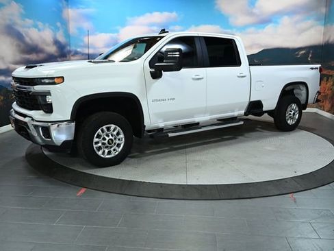 Used 2025 Chevrolet Silverado 2500 LT w/ Convenience Package image 4