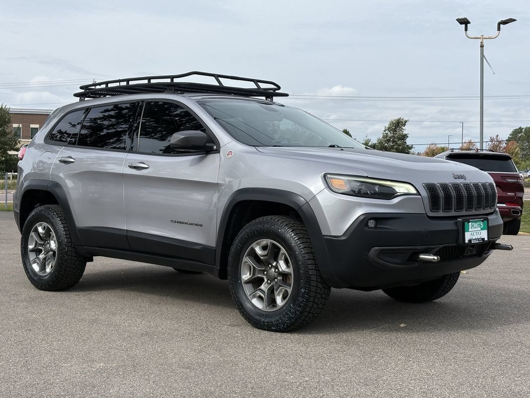 Used 2019 Jeep Cherokee Trailhawk AWD/4WD image 2