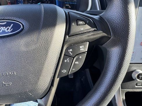 Used 2021 Ford Edge SE image 15