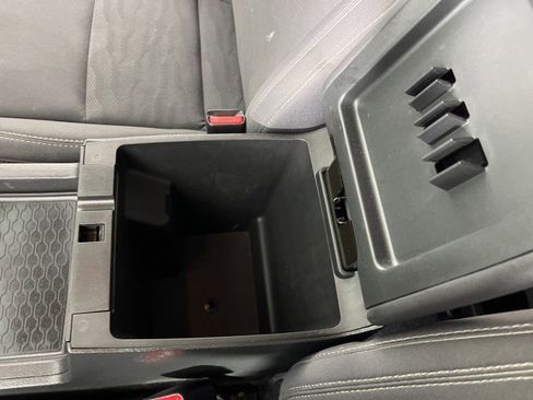 Used 2024 Nissan Frontier SV image 24