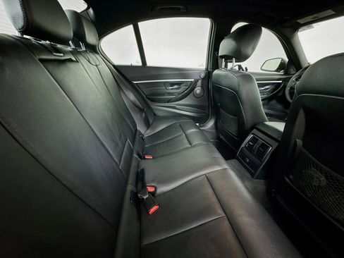 Used 2018 BMW 330i Sedan w/ Executive Package RWD image 26