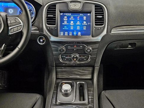 Used 2020 Chrysler 300 Touring w/ Sport Appearance Package image 15