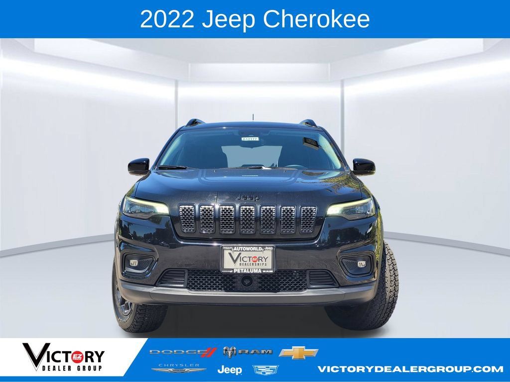 Used 2022 Jeep Cherokee Latitude AWD/4WD image 3