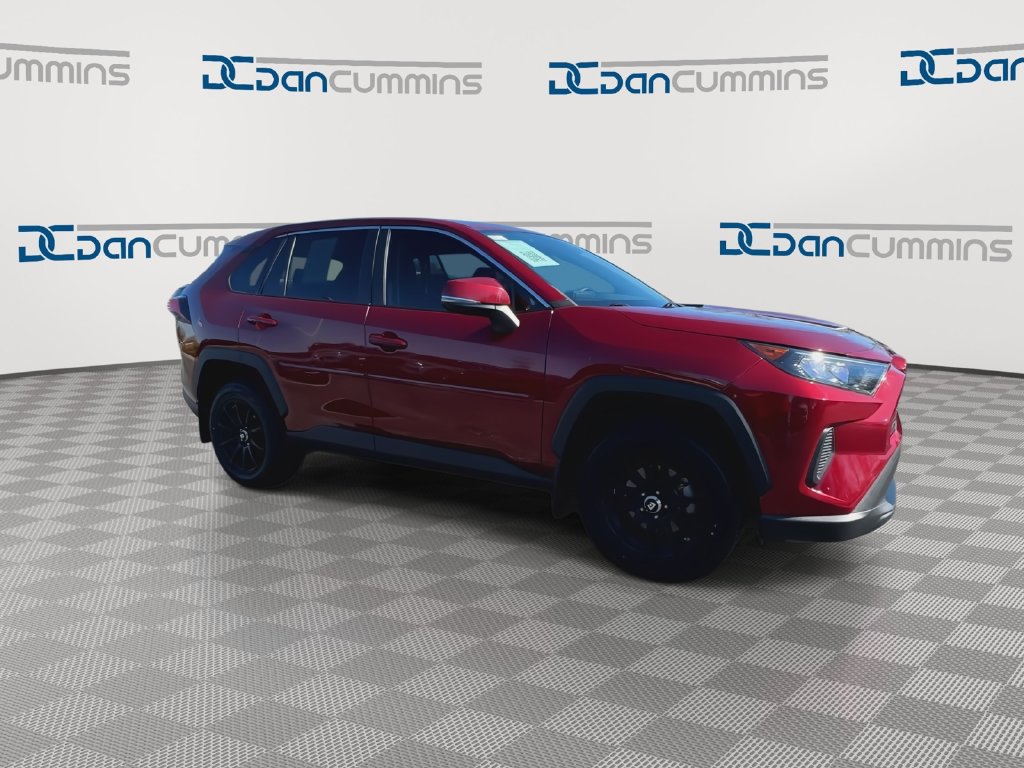 Used 2022 Toyota RAV4 LE AWD/4WD image 2