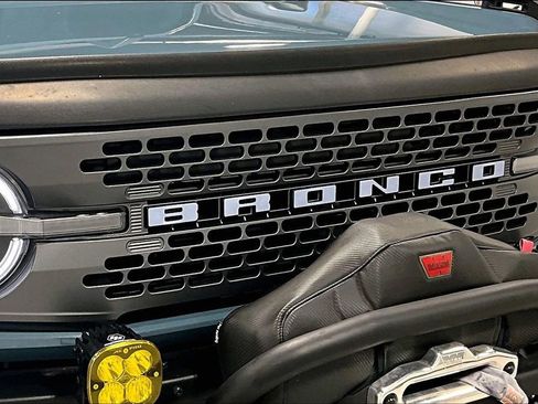 Used 2023 Ford Bronco Everglades image 36