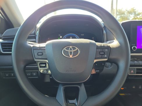 Used 2025 Toyota Camry LE image 23