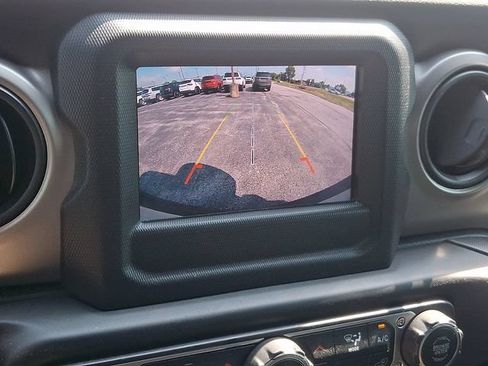 Used 2018 Jeep Wrangler Unlimited Sport S AWD/4WD image 24