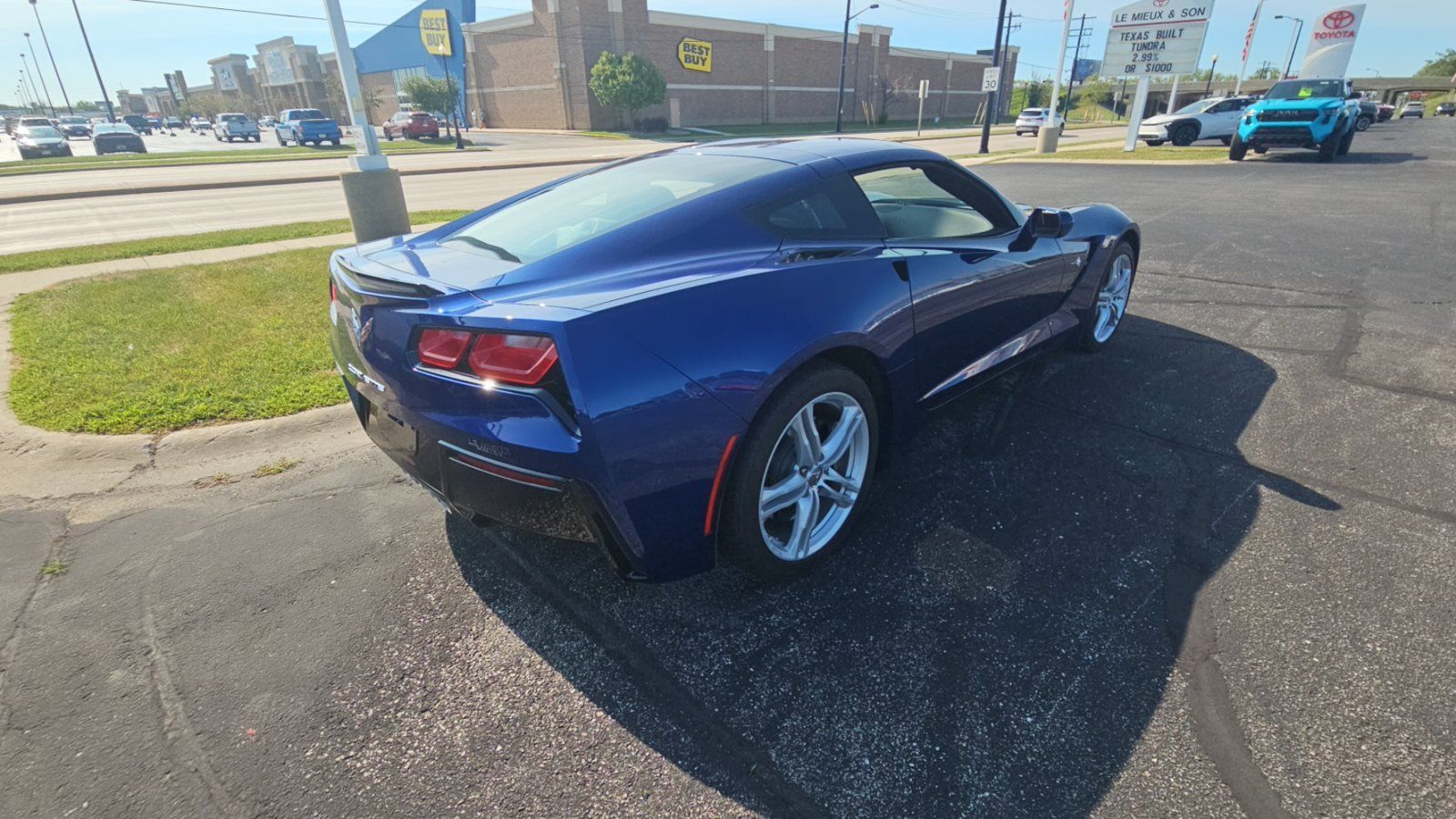 Used 2017 Chevrolet Corvette Stingray Coupe w/ 1LT RWD image 3
