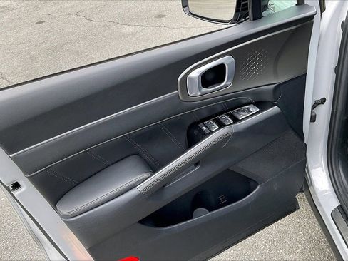 Used 2023 Kia Sorento SX image 29