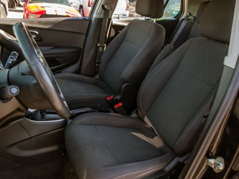Used 2020 Chevrolet Trax LS FWD image 13