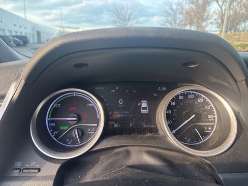 Used 2023 Toyota Camry XLE w/ Cold Weather Package image 9