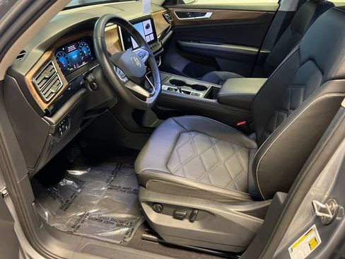 Certified 2025 Volkswagen Atlas SE FWD image 6